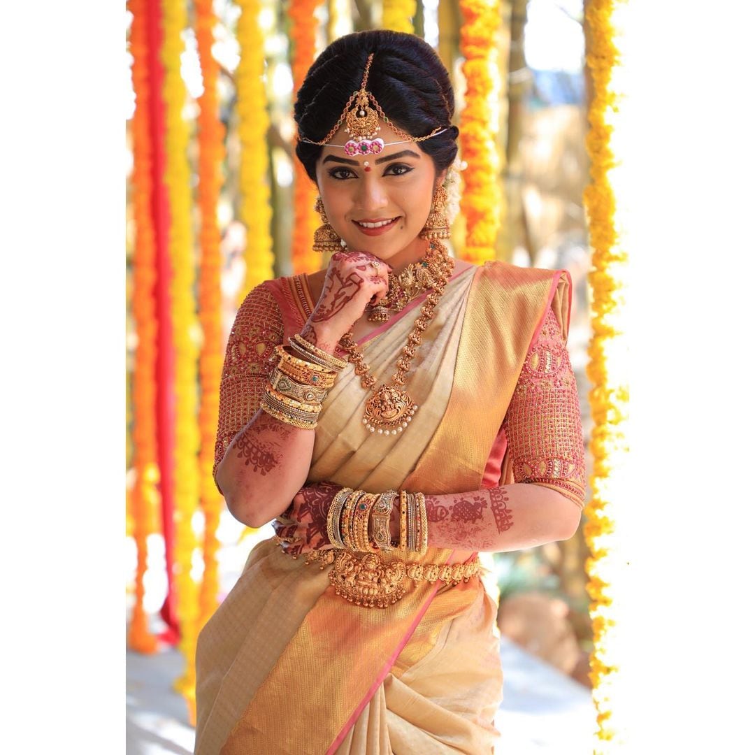  ಮೇಘಾ ಶೆಟ್ಟಿ ಮುದ್ದಾಗಿ ನಗುತ್ತಿರುವ ಈ ಫೋಟೋಗಳು ಸೋಶಿಯಲ್​ ಮೀಡಿಯಾದಲ್ಲಿ ಹರಿದಾಡುತ್ತಿವೆ.