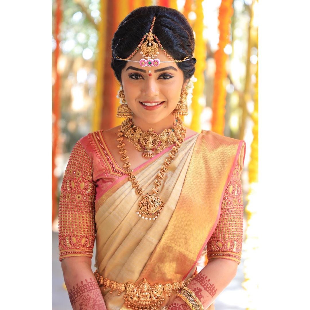  ಮದು ಮಗಳ ಲುಕ್​ನಲ್ಲಿರುವ ಮೇಘಾ ಅವರ ಫೋಟೋಗಳಿಗೆ ಅಭಿಮಾನಿಗಳು ಫಿದಾ ಆಗಿದ್ದಾರೆ.