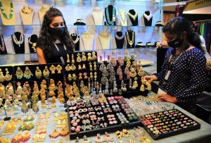  ಆಭರಣಗಳ ಆಯ್ಕೆಯಂತೂ ಕಣ್ಣುಕೋರೈಸುವಂತಿದೆ