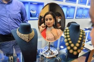  ಡಿಸೈನರ್ ಗಳೇ ಬಂದು ನೇರವಾಗಿ ತಮ್ಮ ಒಡವೆಗಳನ್ನು ಪ್ರದರ್ಶಿಸುತ್ತಾರೆ