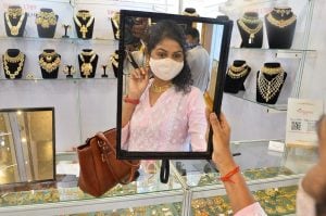  JW Marriott ಹೋಟೆಲಿನಲ್ಲಿ ನಡೆಯುತ್ತಿರುವ ಮೇಳದಲ್ಲಿ ಕೋವಿಡ್ ನಿಯಮಗಳ ಪಾಲನೆಗೆ ಒತ್ತು