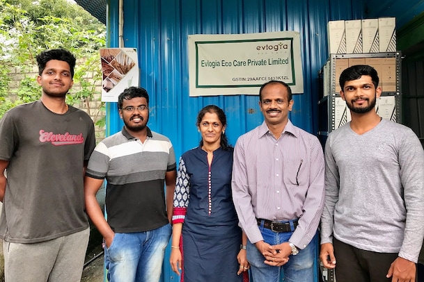 ಒಣಗಿದ ತೆಂಗಿನ ಗರಿಗಳಿಂದ ಪರಿಸರ ಸ್ನೇಹಿ ಸ್ಟ್ರಾ ತಯಾರಿಸೋ ಬೆಂಗಳೂರಿನ ಕಂಪೆನಿ, ಇದಕ್ಕೀಗ ಭಾರೀ ಬೇಡಿಕೆ