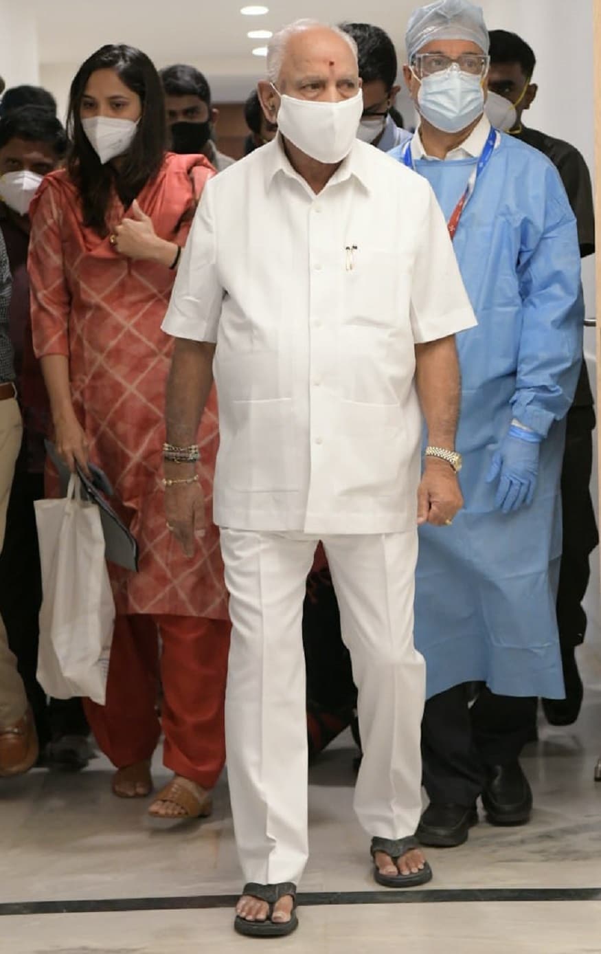 Karnataka Coronavirus Updates: Karnataka CM BS Yediyurappa Discharged from Bangalore Manipal Hospital after Recovering from Covid-19.