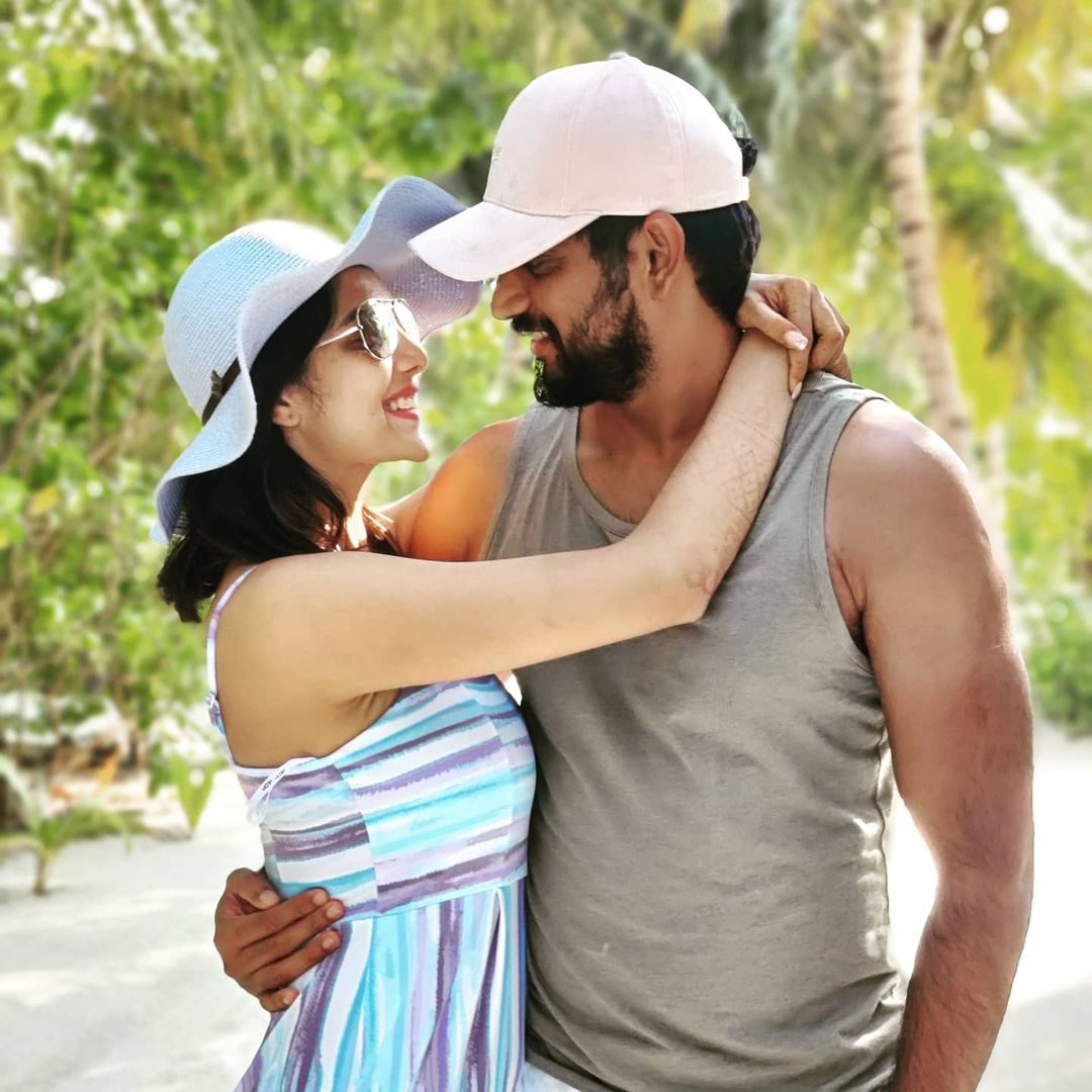  ಆದರೆ, ಯುಗಾದಿ ಸಂದರ್ಭದಲ್ಲೇ ಅವರಿಬ್ಬರಿಗೂ ಕೊರೋನಾ ಸೋಂಕು ತಗುಲಿರುವುದು ದೃಢಪಟ್ಟಿದೆ.