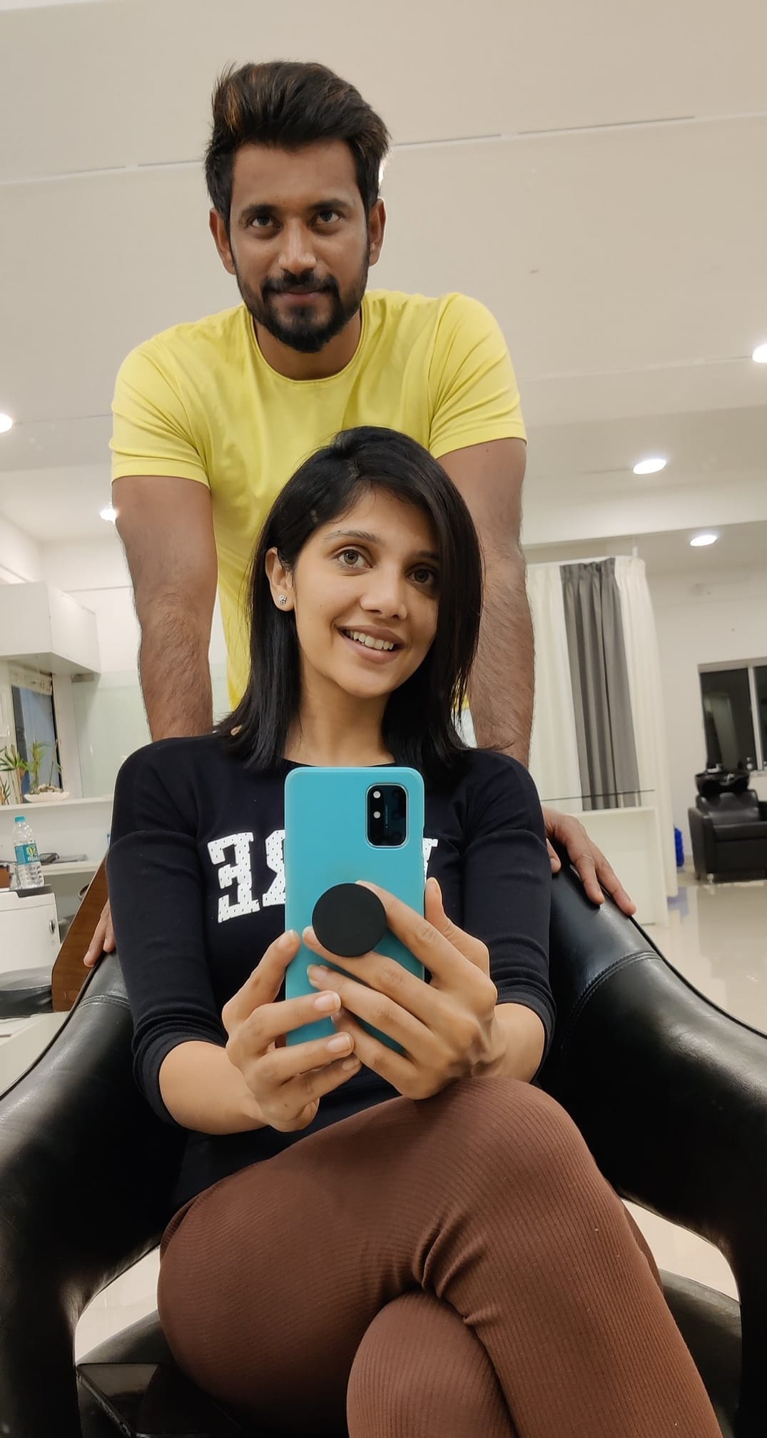  ಮದುವೆಯಾದ ಬಳಿಕ ಮಾಲ್ಡೀವ್ಸ್​ಗೆ ಹೋಗಿ ಹನಿಮೂನ್ ಮುಗಿಸಿಕೊಂಡು ಬಂದಿದ್ದ ಕೃಷ್ಣ- ಮಿಲನಾ ತಮ್ಮ ಮುಂದಿನ ಸಿನಿಮಾ ಲವ್​ ಮಾಕ್​ಟೈಲ್-2 ಸಿನಿಮಾದ ಕೆಲಸದಲ್ಲಿ ಬ್ಯುಸಿಯಾಗಿದ್ದರು.