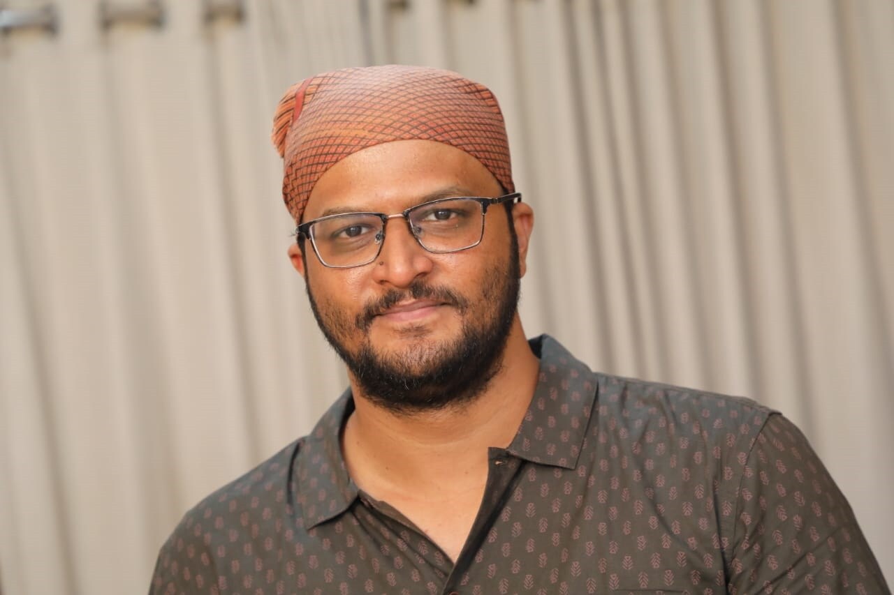  #ಮ್ಯೂಟ್' ಶೀರ್ಷಿಕೆಯ ಪೋಸ್ಟರ್ ಬಿಡುಗಡೆ ಮಾಡಲು ಖುಷಿಯಾಗುತ್ತಿದೆ. ಇದರಲ್ಲಿ ಅದ್ಬುತ ನಟರು ಅಭಿನಯಿಸಿದ್ದಾರೆ. ಪ್ರತಿಭಾವಂತ ಪ್ರಶಾಂತ್ ಚಂದ್ರ ಅವರ ನಿರ್ದೇಶನದ ಈ ಸಿನಿಮಾಗೆ ಯಶಸ್ಸು ಸಿಗಲಿ' ಎಂದು ನಟ ರಿಷಿ ತಂಡಕ್ಕೆ ಹಾರೈಸಿದರು