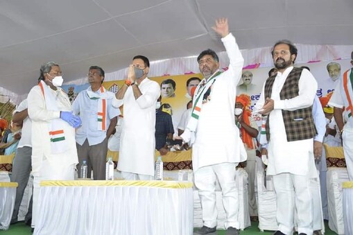 ಪ್ರಚಾರ ಸಭೆಯಲ್ಲಿ ಕಾಂಗ್ರೆಸ್​ ನಾಯಕರು