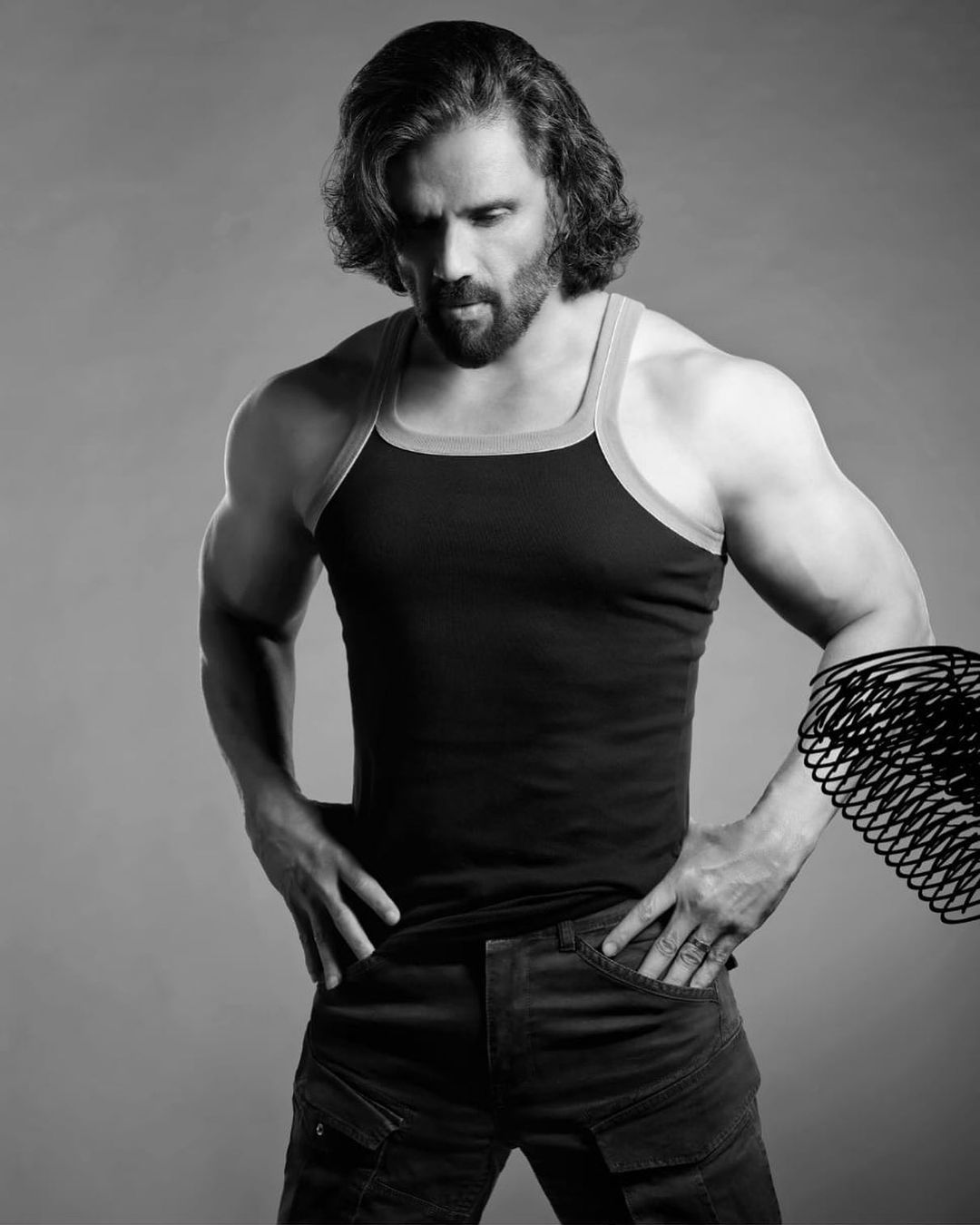  ಮುಂಬೈ ಹಾಗೂ ಬೆಂಗಳೂರಿನಲ್ಲಿರುವ ಬಡತನ ರೇಖೆಗಿಂತ ಕೆಳಗಿರುವ ಕುಟುಂಬಗಳಿಗೆ ಉಚಿತವಾಗಿ ಆಮ್ಲಜನ ಸಾಂದ್ರಕ ಯಂತ್ರಗಳನ್ನು ನೀಡುತ್ತಿದ್ದಾರೆ.