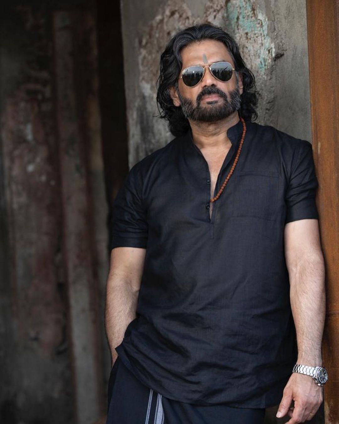  ದಿನೇ ದಿನೇ ಹೆಚ್ಚುತ್ತಿರುವ ಸೋಂಕಿತರಿಗೆ ಆಮ್ಲಜನಕದ ಕೊರತೆಯಿಂದಾಗಿ ತುಂಬಾ ತೊಂದರೆಯಾಗುತ್ತಿದೆ. ಇಂತಹ ಸಂಕಷ್ಟದ ಪರಿಸ್ಥಿತಿಯಲ್ಲಿ ಬೆಂಗಳೂರಿಗರಿಗೆ ಉಚಿತವಾಗಿ ಆಮ್ಲಜಕ ಸಾಂದ್ರಕ ಯಂತ್ರಗಳನ್ನು (ಆಕ್ಸಿಜನ್​ ಕಾನ್​ಸನ್ಟ್ರೇಟರ್ಸ್​) ನೀಡಲು ಮುಂದಾಗಿದ್ದಾರೆ.