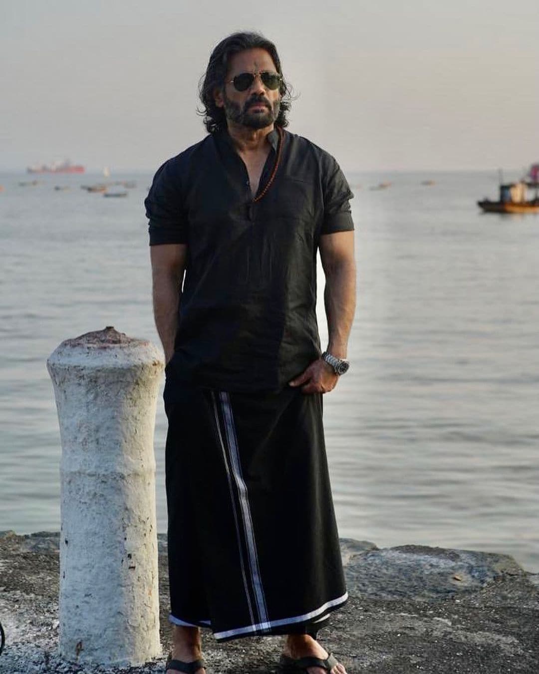  ಇದು ಕಷ್ಟದ ಸಮಯ, ಯಾರಿಗಾದರೂ ಸಹಾಯ ಬೇಕಾದಲ್ಲಿ ಅಥವಾ ಸಹಾಯ ಮಾಡುವವರು ಇದ್ದರೆ ನಮ್ಮನ್ನು ಸಂಪರ್ಕಿಸಿ ಎಂದು ಇನ್​ಸ್ಟಾಗ್ರಾಂನಲ್ಲಿ ಪೋಸ್ಟ್​ ಮಾಡಿದ್ದಾರೆ ಸುನೀಲ್​ ಶೆಟ್ಟಿ.