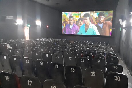 Kodagu: ಕೊರೋನಾ ಸೋಂಕಿಗೆ ಹೆದರಿ ಚಿತ್ರಮಂದಿರಗಳತ್ತ ಸುಳಿಯದ ಪ್ರೇಕ್ಷಕರು