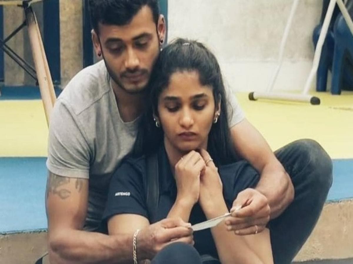  ಆದರೆ ಈ ಬಗ್ಗೆ ಮನೆಯಲ್ಲಿ ಯಾರೇ ದಿವ್ಯಾ ಹಾಗೂ ಅರವಿಂದ್​ ಅವರನ್ನು ಕೇಳಿದ್ರೆ ನಾವು ಒಳ್ಳೆಯ ಸ್ನೇಹಿತರು, ಇನ್ನೂ ಪ್ರೀತಿ ಬಗ್ಗೆ ಯೋಚಿಸಿಲ್ಲ ಎಂದು ಹೇಳುತ್ತಾರೆ.