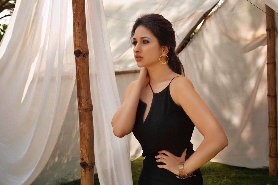  ದೇಹದ ತೂಕ ಇಳಿಸಿಕೊಂಡಿದ್ದರ ಫಲ ಇದು ಎಂದು ಮಾನ್ವಿತಾ ಕಾಮತ್​ ತಮ್ಮ ಲೆಟೆಸ್ಟ್​ ಫೋಟೋಗಳನ್ನು ಹಂಚಿಕೊಂಡಿದ್ದಾರೆ.