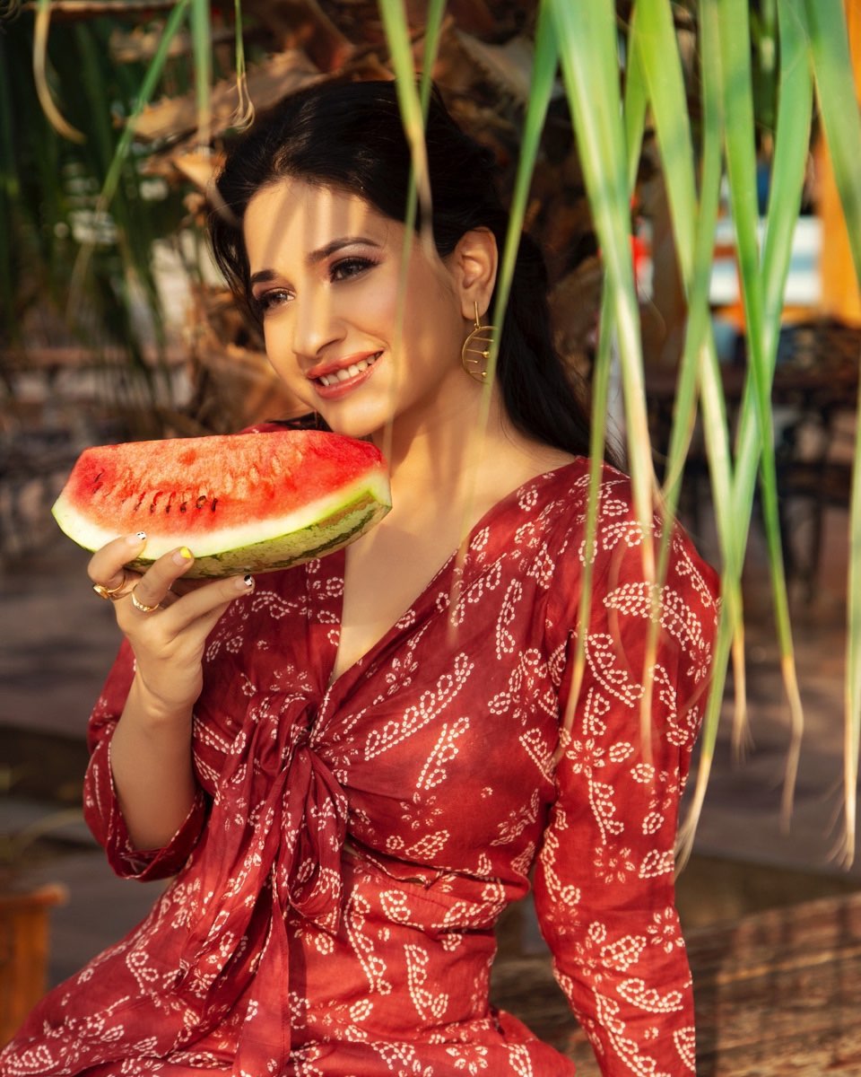  ನಟಿ ಮಾನ್ವಿತಾ ಕಾಮತ್​ ಸದ್ಯ ಹಾಟ್​ ಫೋಟೋಶೂಟ್​ಗಳಲ್ಲಿ ಹೆಚ್ಚಾಗಿ ಕಾಣಿಸಿಕೊಳ್ಳುತ್ತಿದ್ದಾರೆ.