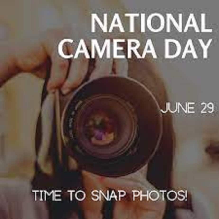  ಹಾಗಾದ್ರೆ ಪರ್ಫೆಕ್ಟ್​ ಫೋಟೋಶೂಟ್​​ಗೆ ಪರ್ಫೆಕ್ಟ್​ ಸ್ಥಳಗಳು ಯಾವುವು? ಯಾವ ಜಾಗ ಫೋಟೋ ತೆಗೆದುಕೊಳ್ಳಲು ಚೆನಾಗಿರುತ್ತೆ ಅಂತ ಯೋಚಿಸ್ತಿದಿರಾ? ಯಾರೇ ಆಗಲಿ ಫೋಟೋಗ್ರಫಿ ಬಗ್ಗೆ ಯೋಚಿಸಿದಾಗ ಮೊದಲು ತಲೆಗೆ ಬರುವುದು ನ್ಯೂಯಾರ್ಕ್​ ಸಿಟಿ. ಅಲ್ಲಿನ ವೈವಿಧ್ಯಮಯ ಸಂಸ್ಕೃತಿ ಮತ್ತು ಐತಿಹಾಸಿಕ ವಾಸ್ತುಶಿಲ್ಪದೊಂದಿಗೆ ನ್ಯೂಯಾರ್ಕ್​ ನಗರ ಸಾಕಷ್ಟು ಜನಪ್ರಿಯವಾಗಿದೆ. ಇಲ್ಲಿನ ಪ್ರತಿಯೊಂದು ರಸ್ತೆಯೂ ಆಕರ್ಷಣೆಯಿಂದ ಕೂಡಿರುತ್ತದೆ. ಜನರು ಫೋಟೋ ತೆಗೆದುಕೊಳ್ಳಲು ಮುಗಿಬೀಳುತ್ತಾರೆ. ನ್ಯಾಷನಲ್ ಕ್ಯಾಮೆರಾ ದಿನದಂದು, ನೀವು ನ್ಯೂಯಾರ್ಕ್​ನಲ್ಲಿ ಫೋಟೋ ತೆಗೆದುಕೊಳ್ಳಬೇಕೆಂದಿದ್ದರೆ, ಕೆಲವು ಪರ್ಫೆಕ್ಟ್​ ಸ್ಥಳಗಳು ಇಲ್ಲಿವೆ.