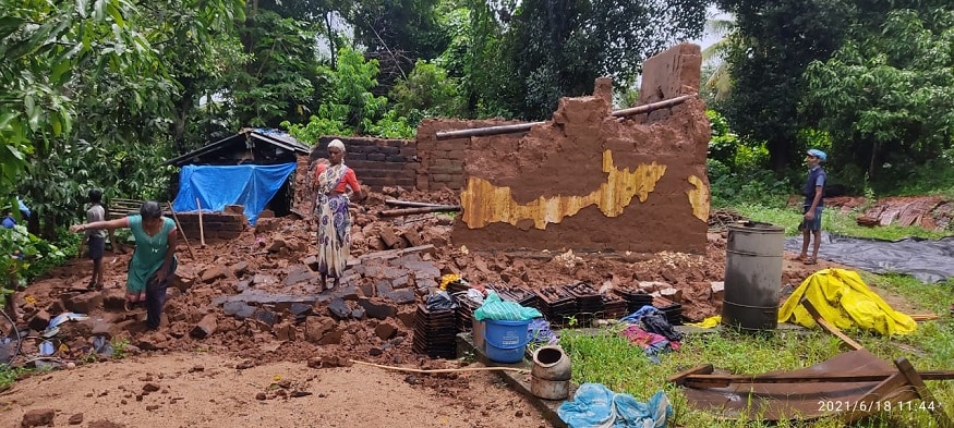 Chikmagalur District Mudigere Poor Family Lost Their House after Havey Rain Karnataka Rains.