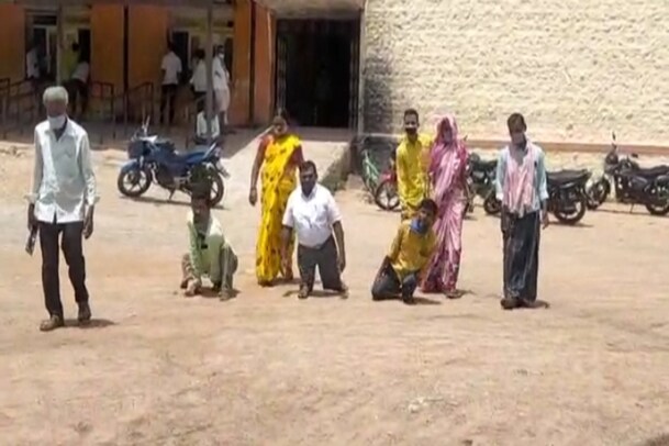 ಕೊಪ್ಪಳ: ಕೊರೋನಾ-ಲಾಕ್​ಡೌನ್​ನಿಂದಾಗಿ ವಿಕಲಚೇತನರಿಗೆ ಅತ್ತ ದುಡಿಮೆಯೂ ಇಲ್ಲ, ಇತ್ತ ಮಾಶಾಸನವೂ ಇಲ್ಲ!