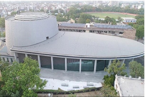 ಕಣ್ಮನ ಸೆಳೆಯುತ್ತಿದೆ ಶಿವಲಿಂಗ ಆಕೃತಿಯ ರುದ್ರಾಕ್ಷ್​ ಕೇಂದ್ರ; ಏನಿದರ ವಿಶೇಷತೆ?