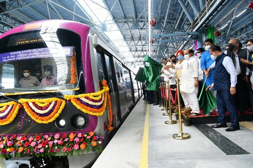 ಮೆಟ್ರೋ ಮಾರ್ಗಕ್ಕೆ ಚಾಲನೆ ನೀಡಿದ ಗಣ್ಯರು