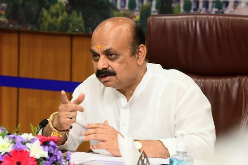 ದಟ್ಟ ಮಂಜಿನ ಕ್ಲಿಯರೆನ್ಸ್ ಸಿಕ್ಕ ಬಳಿಕ ಅರ್ಧ ಗಂಟೆ ತಡವಾಗಿ ವಿಮಾನ ಹುಬ್ಬಳ್ಳಿಯಲ್ಲಿ ಲ್ಯಾಂಡ್ ಆಯ್ತು. ವಿಧಾನ ಪರಿಷತ್ ಚುನಾವಣೆ ಹಿನ್ನೆಲೆ ಇಂದು ಸಿಎಂ ಬೊಮ್ಮಾಯಿ ಶಿಗ್ಗಾಂವಿಯಲ್ಲಿ ಮತ ಚಲಾವಣೆ ಮಾಡಲಿದ್ದಾರೆ.

