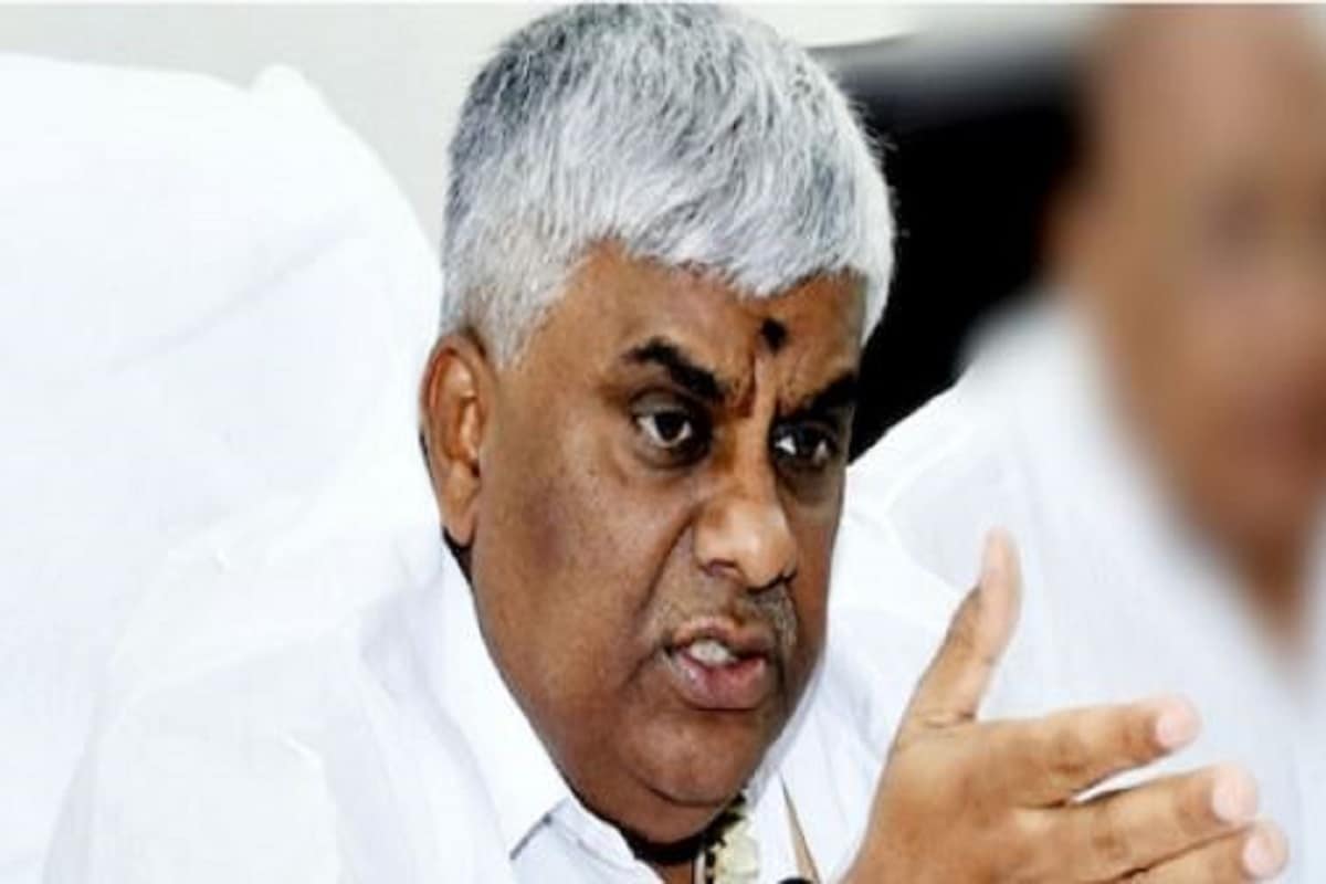 ಕುಡಿಯಬೇಕು ಅಂತ ಯಾರೂ ಪ್ರತಿ ದಿನ ಕುಡಿಯಲ್ಲ. ಕೆಲವೊಮ್ಮೆ ಜೀವನದಲ್ಲಿ ನೋವು ಬಂದಾಗ, ಅದನ್ನು ಮರೆಯಲು ಒಂದು ಕ್ವಾರ್ಟರ್ ಹಾಕಬೇಕಾಗುತ್ತೆ. ಪಾಪ ಅವರೆಲ್ಲ ನೋವು ಮರೆಯೋಕೆ ಎಣ್ಣೆ ಕುಡಿದು ಮಲಗುತ್ತಾರೆ.
