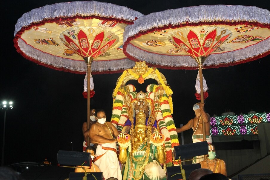  ಕೋವಿಡ್​ ಎರಡನೇ ಅಲೆ ಬಳಿಕ ಭಕ್ತರಿಗೆ ಉಚಿತ ದರ್ಶನ ವ್ಯವಸ್ಥೆ ನಿರ್ಬಂಧಗೊಳಿಸಲಾಗಿತ್ತು. ಅಲ್ಲದೇ ಸೀಮಿತ ಸಂಖ್ಯೆಯಲ್ಲಿ ಮಾತ್ರ ವಿಶೇಷ ದರ್ಶನಕ್ಕೆ ಅವಕಾಶ ಕಲ್ಪಿಸಲಾಗಿತ್ತು