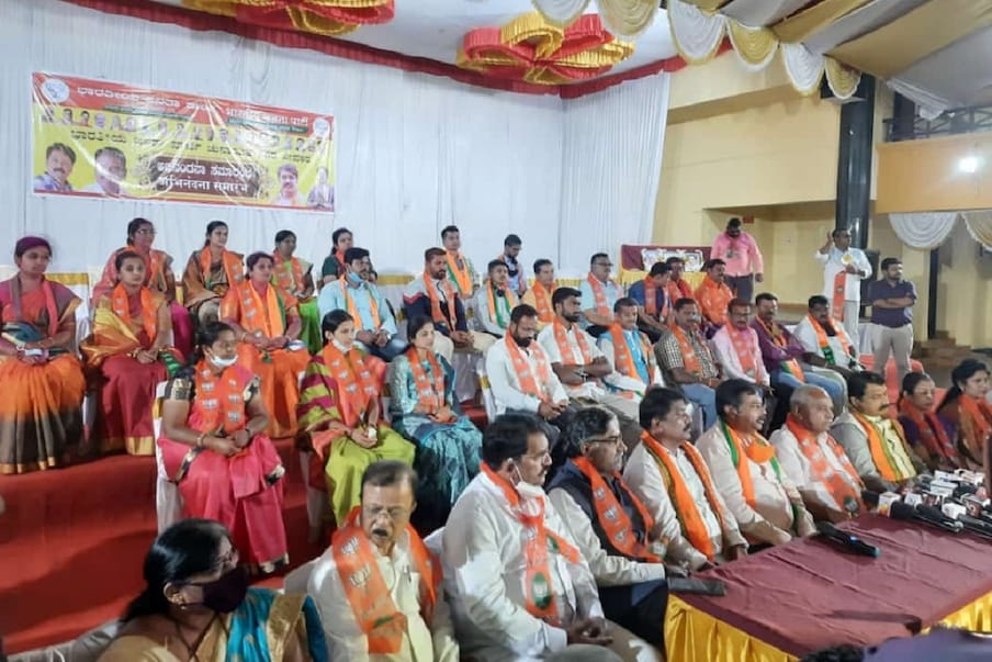  ಬೆಳಗಾವಿ ಪಾಲಿಕೆ: ಮೇಯರ್, ಉಪಮೇಯರ್ ಸ್ಥಾನಕ್ಕೆ ಬಿಜೆಪಿಯೊಳಗೆ ಪೈಪೋಟಿ,[object Object],Belgaum Mayor- ಬೆಳಗಾವಿ ಪಾಲಿಕೆಯಲ್ಲಿ ಬಿಜೆಪಿ ಸ್ಪಷ್ಟಬಹುಮತ ಪಡೆದಿದೆ. ಸಾಮಾನ್ಯ ವರ್ಗದವರಿಗೆ ಮೇಯರ್ ಹಾಗೂ ಮಹಿಳೆಯರಿಗೆ ಉಪಮೇಯರ್ ಸ್ಥಾನ ಮೀಸಲಾಗಿದೆ. ಅದರನ್ವಯ ಎರಡೂ ಸ್ಥಾನಗಳಿಗೆ ಬಿಜೆಪಿಯೊಳಗೆ ಪೈಪೋಟಿ ಶುರುವಾಗಿದೆ.