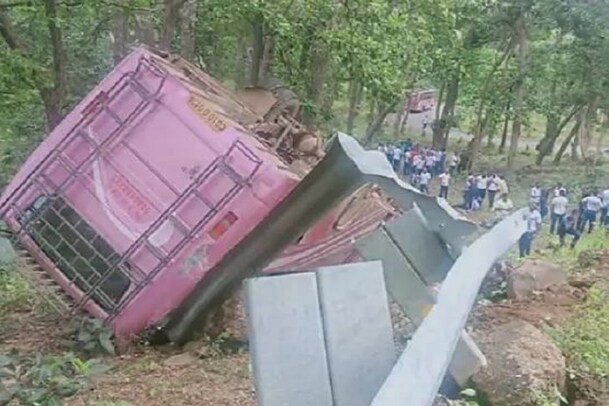 ಕಂದಕಕ್ಕೆ ಉರುಳಿದ 38 ಯೋಧರಿದ್ದ ಬಸ್; ಚಾಲಕನ ಮೇಲೆ ಅನುಮಾನ!