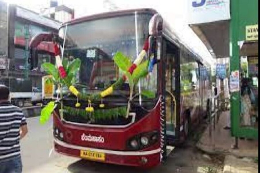  ಆಯುಧ ಪೂಜೆಯಂದು ನಿಗಮಗಳ ಪ್ರಯಾಣಿಕ ವಾಹನಗಳು ಮತ್ತು ಯಂತ್ರೋಪಕರಣಗಳನ್ನು ಸುಸ್ಥಿತಿಯಲ್ಲಿಟ್ಟುಕೊಂಡು ಸಂಪ್ರದಾಯದಂತೆ ಪೂಜಿಸುವಂತೆ ಅವರು ಸೂಚನೆ ನೀಡಿದ್ದಾರೆ.