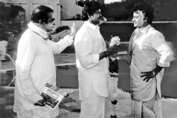  ಮೋಹನ್ ಬಾಬು ನಾಯಕನಾಗಿ ನಟಿಸಿದ್ದ 'ಪೆದರಾಯುಡು' ಚಿತ್ರದಲ್ಲಿ ಸೂಪರ್ ಸ್ಟಾರ್ ರಜನಿಕಾಂತ್ ಅವರ ತಂದೆ ಪಾಪರಾಯುಡಿ ಪಾತ್ರದಲ್ಲಿ ನಟಿಸಿದ್ದರು. ಈ ಚಿತ್ರವನ್ನು ಎನ್‌ಟಿಆರ್‌ ನಿರ್ದೇಶಿಸಿದ್ದರು.
