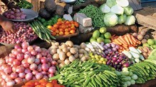 Vegetables Rate: ಇನ್ನೂ 2 ತಿಂಗಳು ಕಡಿಮೆಯಾಗಲ್ವಂತೆ ತರಕಾರಿ ರೇಟ್, ಇಂದಿನ ದರಪಟ್ಟಿ ಹೀಗಿದೆ..!