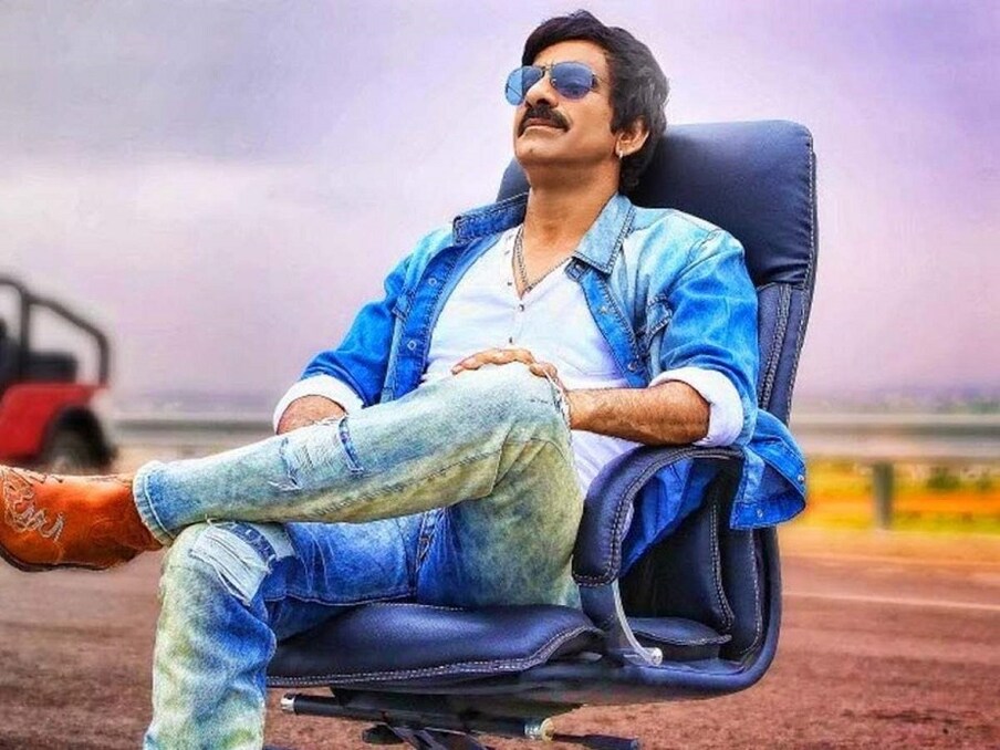  ಇಂದು 54ನೇ ವಸಂತಕ್ಕೆ ಕಾಲಿಟ್ಟ ಟಾಲಿವುಡ್ ಮಾಸ್ ಮಹಾರಾಜ ರವಿತೇಜ ಅವರು ಹುಟ್ಟಹಬ್ಬದ ಸಂಭ್ರಮದಲ್ಲಿದ್ದಾರೆ. ತಮ್ಮ ಅಭಿನಯದ, ವಿಭಿನ್ನ ಶೈಲಿಯಲ್ಲಿ ಡೈಲಾಗ್ ಹೊಡೆಯುವ ರವಿ ತೇಜ ಅವರ ಸ್ಟೈಲ್​ಗೆ ಅಭಿಮಾನಿಗಳು ಫಿದಾ ಆಗಿದ್ದಾರೆ.