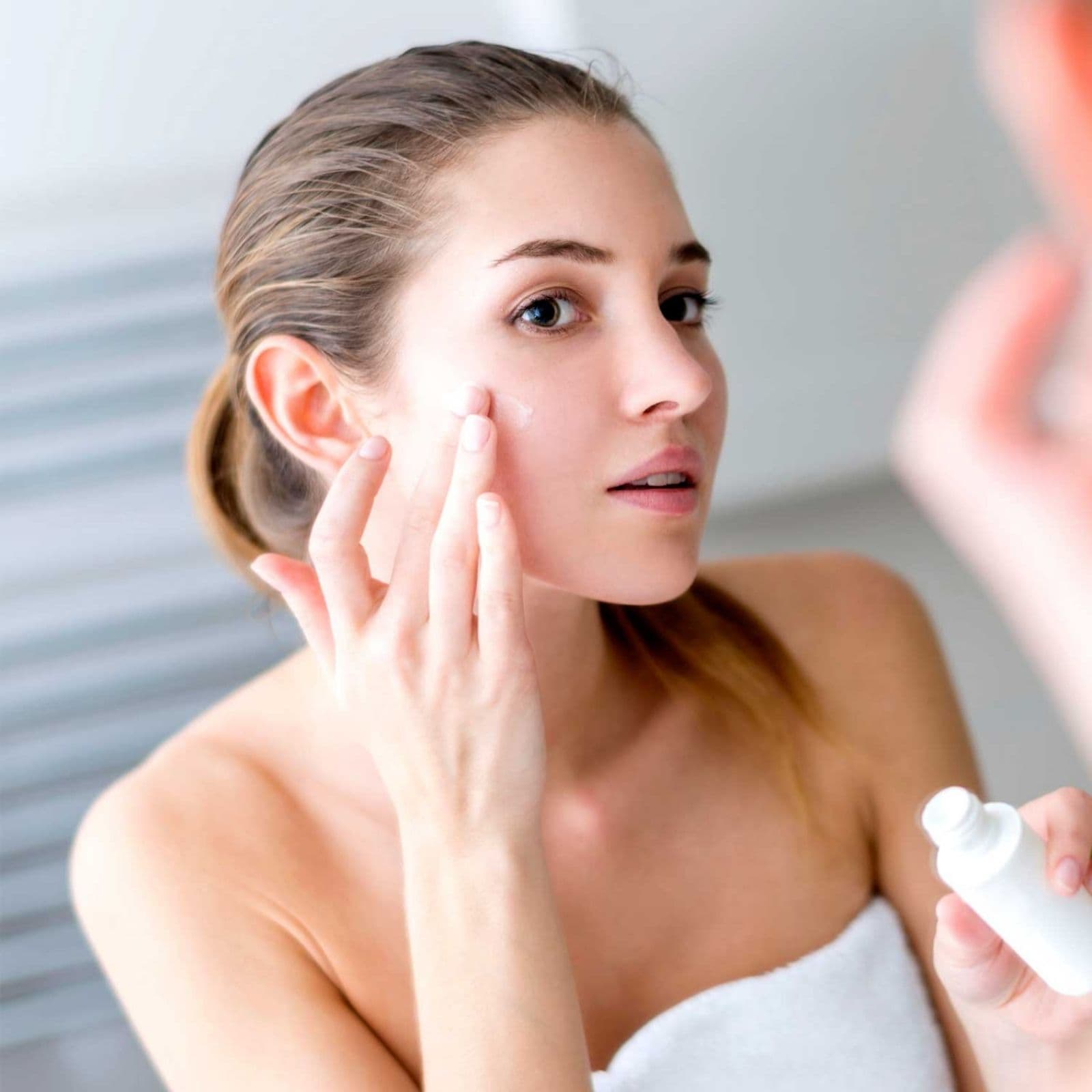This is how sandalwood helps to get rid of pimples | Skin Care Tips:  ಶ್ರೀಗಂಧವನ್ನು ಹೀಗೆ ಬಳಸಿದ್ರೆ ಮೊಡವೆಗಳು ಮಾಯವಾಗುತ್ತೆ– News18 Kannada