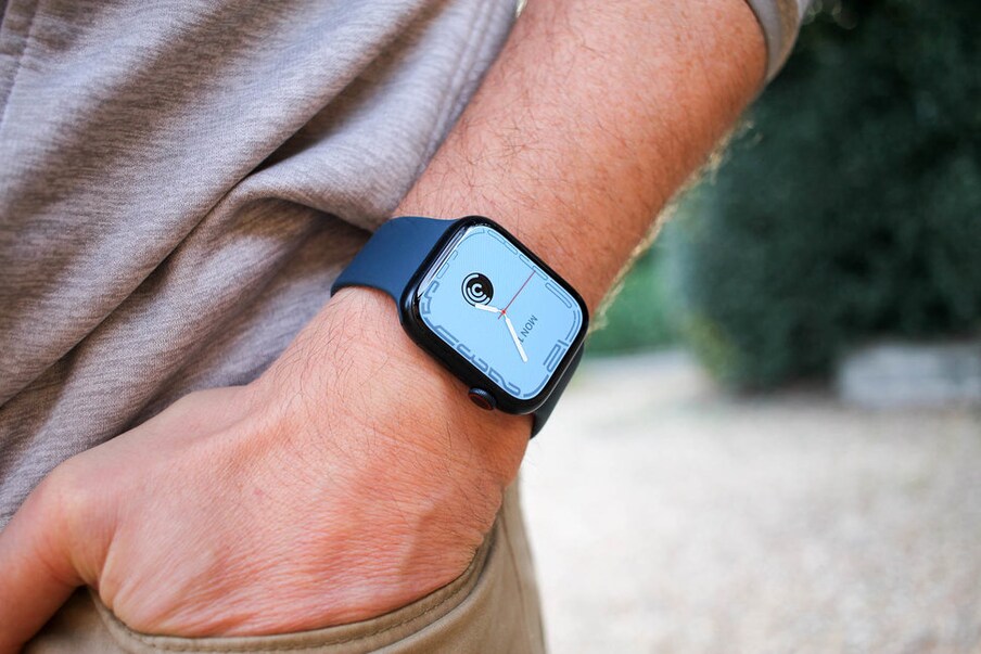  Google-ಮಾಲೀಕತ್ವದ Fitbit ಸ್ಮಾರ್ಟ್​ವಾಚ್ ಹೊಸ ಮೊಕದ್ದಮೆಯನ್ನು ಎದುರಿಸುತ್ತಿದೆ. ಈ ಸ್ಮಾರ್ಟ್​ವಾಚ್ ಕಂಪನಿ ತಯಾರಕರ ಸಂಪೂರ್ಣ ಉತ್ಪನ್ನವು ಬಳಕೆದಾರರನ್ನು ಅತಿಯಾಗಿ ಬಿಸಿಮಾಡುವ ಮತ್ತು ಸುಡುವ ಪ್ರವೃತ್ತಿಯನ್ನು ಹೊಂದಿದೆ. ಈ ವಿಷಯ ಕೆಲ ದಿನಗಳಿಂದ ನಡೆಯುತ್ತಿದ್ದರೂ ಇತ್ತೀಚೆಗೆ ಬಯಲಿಗೆ ಬಂದಿದೆ.