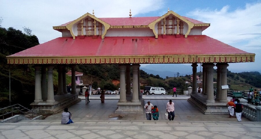  ದಕ್ಷಿಣ ಭಾರತದ ಪ್ರಮುಖ ನದಿಯಾದ ಕಾವೇರಿ ಹುಟ್ಟುವ ಉಗಮ ಸ್ಥಾನವೇ ತಲಕಾವೇರಿ. ಕೊಡಗು ಜಿಲ್ಲೆಯ ಪ್ರಮುಖ ಪ್ರವಾಸಿ ತಾಣ. ಜಿಲ್ಲಾಕೇಂದ್ರವಾದ ಮಡಿಕೇರಿಯಿಂದ ಸುಮಾರು 45 ಕಿ.ಮೀಗಳ ದೂರದಲ್ಲಿದೆ. ಕೊಡವರ ಕುಲದೇವತೆಯಾದ ಕಾವೇರಿಯು, ಪ್ರತಿವರ್ಷವೂ ತುಲಾ ಸಂಕ್ರಮಣ (ಅಕ್ಟೋಬರ್ ತಿಂಗಳಿನಲ್ಲಿ) ಇಲ್ಲಿ ನೀರುಬುಗ್ಗೆಗಳಾಗಿ ಕಾಣಿಸಿಕೊಳ್ಳುತ್ತಾಳೆ. (ಚಿತ್ರಕೃಫೆ: internet)