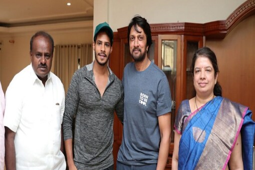 ಹೆಚ್​.ಡಿ.ಕೆ ಫ್ಯಾಮಿಲಿ ಜೊತೆ ಕಿಚ್ಚ