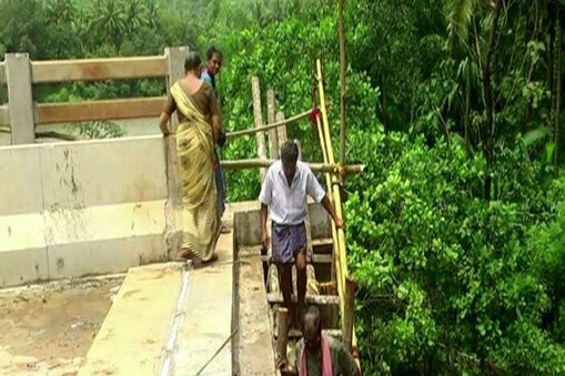 ಓಡಾಟಕ್ಕಾಗಿ ಗ್ರಾಮಸ್ಥರ ಪರದಾಟ