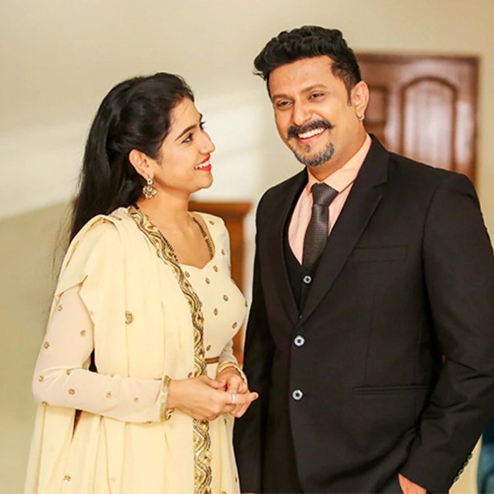 zee kannada serial hitler kalyana AJ shocked by reading divorce letter | Hitler Kalyana Serial: ಕೌಸಲ್ಯಾ ಕುತಂತ್ರದಿಂದ ದೂರವಾಗ್ತಾರಾ ಲೀಲಾ ಮತ್ತು ಎಜೆ?– News18 Kannada