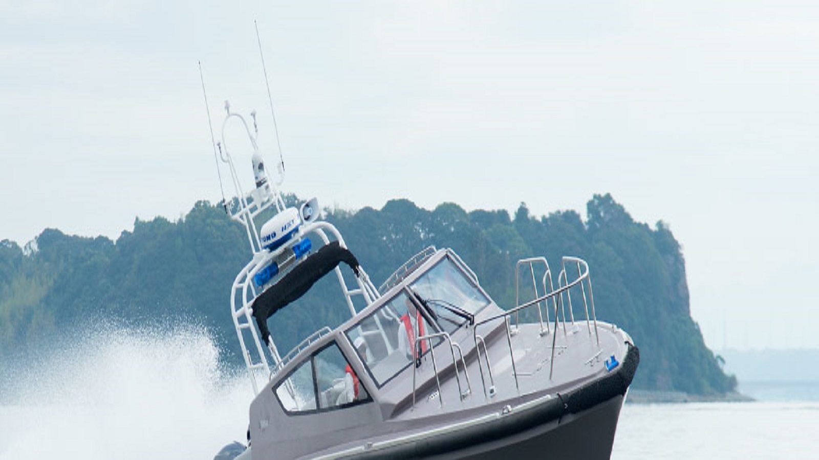 US Coast Guard rescues 7 people after lightning strikes boat Viral