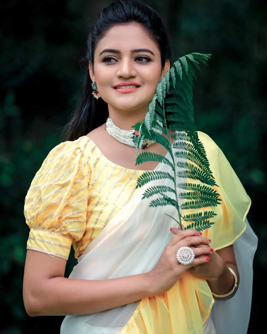  ಸ್ಪಷ್ಟವಾದ ಕನ್ನಡ, ಮನಸೆಳೆಯುವ ಅಭಿನಯ, ಮುಗ್ಧ ನಗು, ಅದ್ಭುತ ಬರವಣಿಗೆಗಳ ಮೂಲಕ ಕರ್ನಾಟಕದ ಜನತೆಯ ಮನಸ್ಸು ಗೆದ್ದವರು ಕನ್ನಡತಿ ಖ್ಯಾತಿಯ ರಂಜನಿ ರಾಘವನ್. ರಂಜನಿ ಕನ್ನಡತಿ ಸಿರಿಯಲ್ ನಲ್ಲಿ ಭುವಿ ಪಾತ್ರದ ಅಭಿಯನದ ನಂತರ ಕರ್ನಾಟಕದಲ್ಲಿ ಮಾತ್ರವಲ್ಲದೆ ದೇಶದ ಇನ್ನಿತರೆ ಭಾಗದಲ್ಲೂ ಅಪಾರವಾದ ಅಭಿಮಾನಿಗಳನ್ನು ಹೊಂದಿದ್ದಾರೆ.