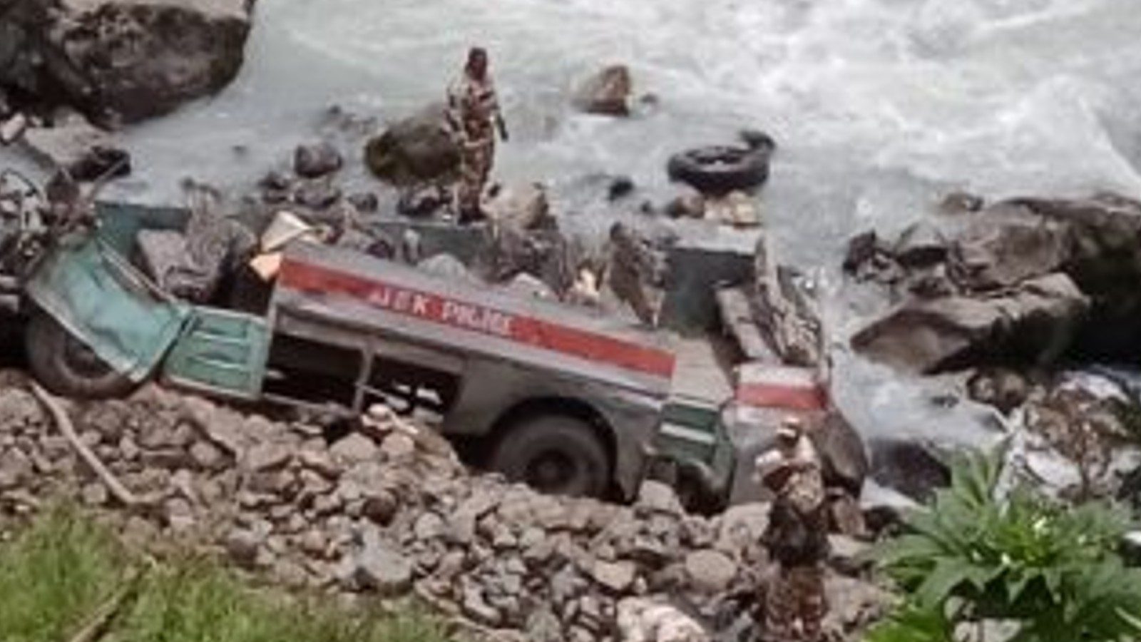 Bus fell into river, six jawans died CB News | crazy Bollywood News Updates