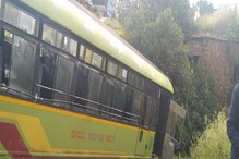 ನೋಡನೋಡ್ತಿದ್ದಂತೆ ಬಸ್ ಬ್ರೇಕ್ಫೇಲ್, 30 ಪ್ರಯಾಣಿಕರು ಗ್ರೇಟ್ ಎಸ್ಕೇಪ್! ನೋಡನೋಡ್ತಿದ್ದಂತೆ ಬಸ್ ಬ್ರೇಕ್ಫೇಲ್, 30 ಪ್ರಯಾಣಿಕರು ಗ್ರೇಟ್ ಎಸ್ಕೇಪ್!
