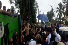 Lathi Charge: ಆನೆ ದಾಳಿಗೆ ಇಬ್ಬರು ಬಲಿ, ಅರಣ್ಯ ಇಲಾಖೆ ವಿರುದ್ಧ ಆಕ್ರೋಶ! ಜನರ ಮೇಲೆ ಖಾಕಿ ಲಾಠಿ ಚಾರ್ಜ್ Lathi Charge: ಆನೆ ದಾಳಿಗೆ ಇಬ್ಬರು ಬಲಿ, ಅರಣ್ಯ ಇಲಾಖೆ ವಿರುದ್ಧ ಆಕ್ರೋಶ! ಜನರ ಮೇಲೆ ಖಾಕಿ ಲಾಠಿ ಚಾರ್ಜ್