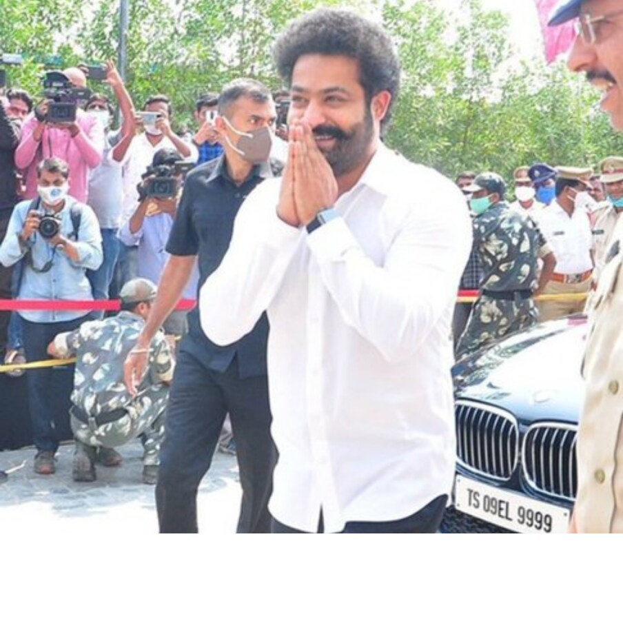  ಎನ್‌ಟಿಆರ್ ಆರೋಗ್ಯ ವಿಶ್ವವಿದ್ಯಾಲಯದ ಹೆಸರು ಬದಲಾವಣೆಯ ವಿಷಯ ಆಂಧ್ರಪ್ರದೇಶ ರಾಜಕೀಯದಲ್ಲಿ ತೀವ್ರ ಚರ್ಚೆಗೆ ಗ್ರಾಸವಾಗಿದೆ. ಎನ್‌ಟಿಆರ್‌ ಆರೋಗ್ಯ ವಿಶ್ವವಿದ್ಯಾಲಯದ ಹೆಸರನ್ನು ವೈಎಸ್‌ಆರ್‌ ಆರೋಗ್ಯ ವಿಶ್ವವಿದ್ಯಾಲಯ ಎಂದು ಬದಲಾಯಿಸುವ ಕುರಿತು ಗದ್ದಲ ಎದ್ದಿದೆ.