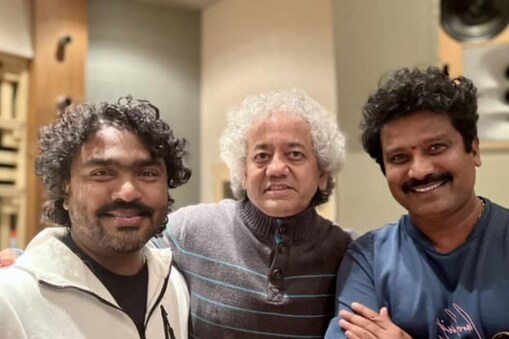 ಡೈರೆಕ್ಟರ್ ಜೋಗಿ ಪ್ರೇಮ್ ತಮ್ಮ ಮುಂದಿನ ಪ್ರೋಜೆಕ್ಟ್​ನ ಸಂಗೀತಕ್ಕಾಗಿಯೇ ಮುಂಬೈನಲ್ಲಿದ್ದಾರೆ. ಮ್ಯಾಜಿಕಲ್ ಕಂಪೋಜರ್ ಅರ್ಜುನ್ ಜನ್ಯ ಅವರ ಜೊತೆಗೂಡಿ ಒಳ್ಳೆ ಹಾಡುಗಳಿಗಾಗಿಯೆ ಲೈವ್ ಸಂಗೀತ ಸಾಧನಗಳ ಮಿಕ್ಸಿಂಗ್ ಮಾಡಿಸುತ್ತಿದ್ದಾರೆ.