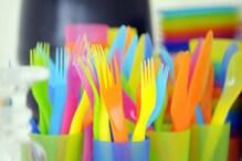 Kitchen Tips: ಪ್ಲಾಸ್ಟಿಕ್ ಪಾತ್ರೆಯಿಂದ ಕಲೆ ತೆಗೆದುಹಾಕಲು ನಿಮ್ಮ ಮನೆಯಲ್ಲಿರುವ ಈ ವಸ್ತುಗಳು ಸಾಕು Kitchen Tips: ಪ್ಲಾಸ್ಟಿಕ್ ಪಾತ್ರೆಯಿಂದ ಕಲೆ ತೆಗೆದುಹಾಕಲು ನಿಮ್ಮ ಮನೆಯಲ್ಲಿರುವ ಈ ವಸ್ತುಗಳು ಸಾಕು