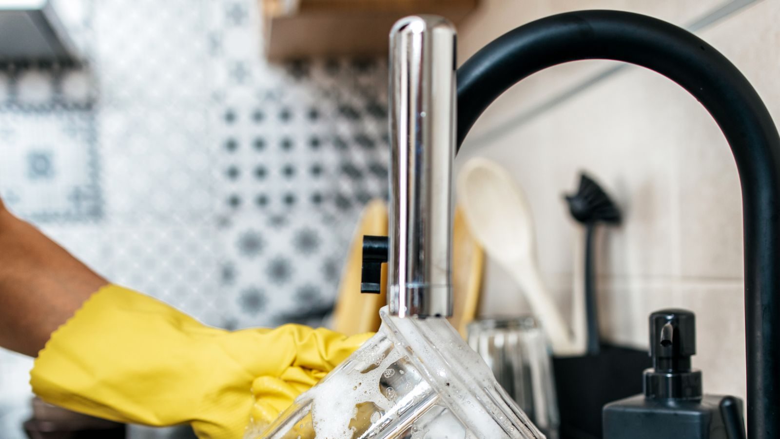 Cleaning Tips ಹಬ್ಬಕ್ಕೆ ಮನೆ ಸ್ವಚ್ಛ ಮಾಡೋಕೆ ಕಷ್ಟಪಡ್ಬೇಡಿ, ಇಲ್ಲಿದೆ ಹ್ಯಾಕ್ಸ್