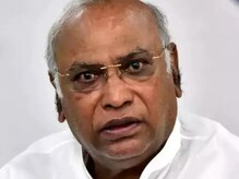 ಸ್ವಂತ ಕಾರಿಲ್ಲ, ಆಯುಧವಿಲ್ಲ: ಕಾಂಗ್ರೆಸ್ ನೂತನ ಸಾರಥಿ ಖರ್ಗೆ ಹೆಸರಲ್ಲಿದೆ ಇಷ್ಟು ಆಸ್ತಿ ಸ್ವಂತ ಕಾರಿಲ್ಲ, ಆಯುಧವಿಲ್ಲ: ಕಾಂಗ್ರೆಸ್ ನೂತನ ಸಾರಥಿ ಖರ್ಗೆ ಹೆಸರಲ್ಲಿದೆ ಇಷ್ಟು ಆಸ್ತಿ