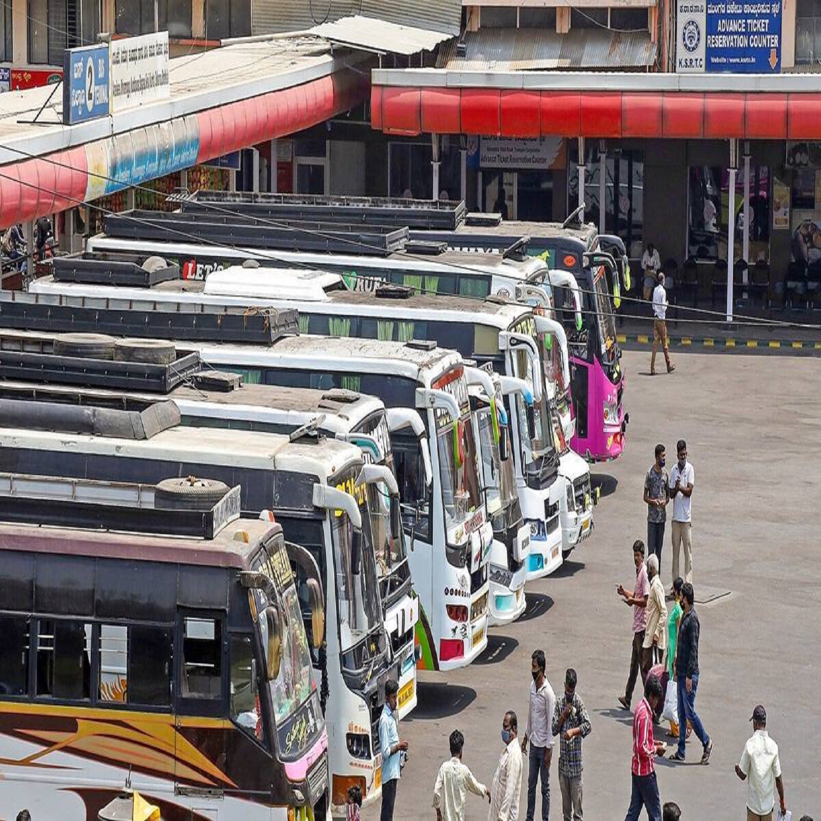 Private bus ticket fare hike Bus rush and traffic jam in Bengaluru pvn