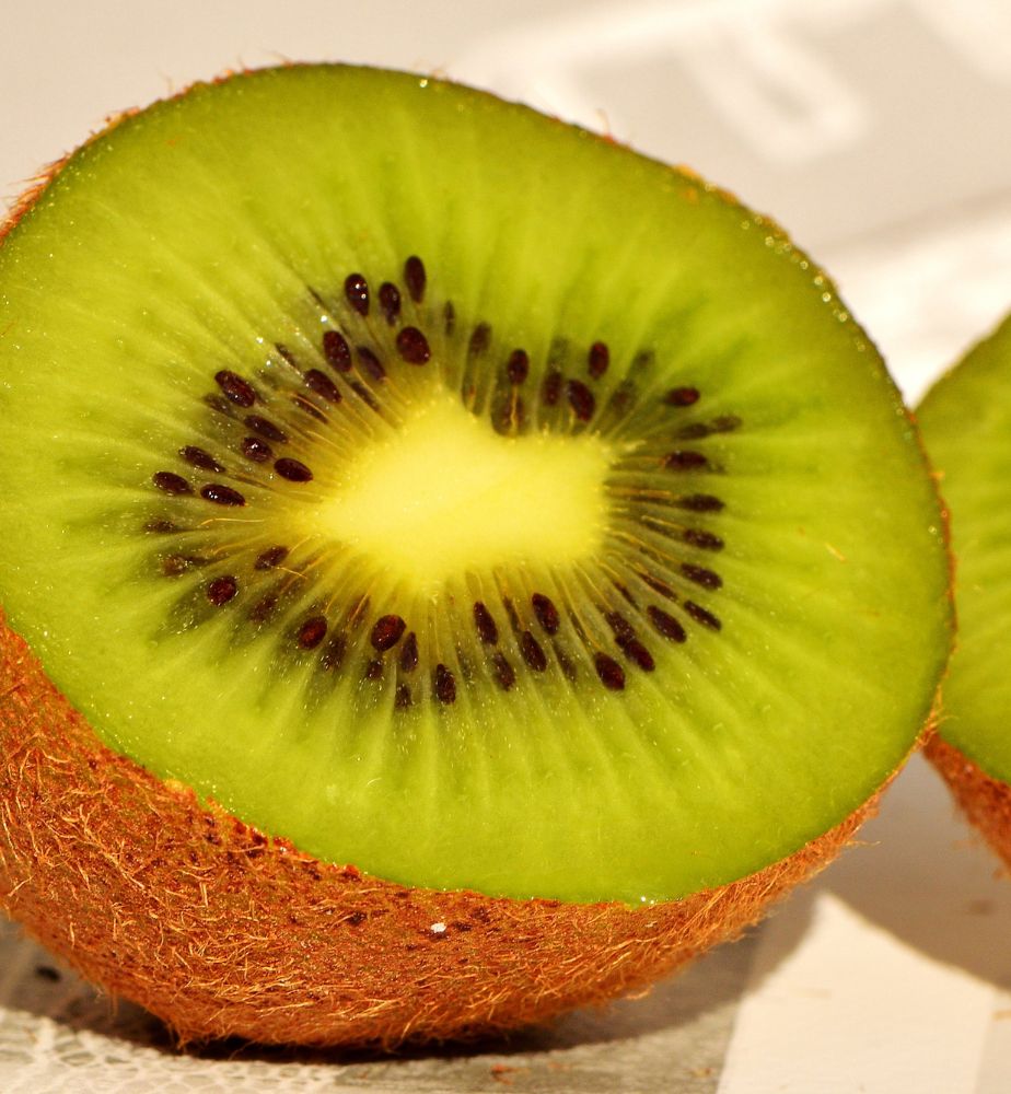 Kiwi Fruit In Winter ಮೈಕೊರೆಯೋ ಚಳಿಯಲ್ಲಿ ಈ ಹುಳಿಯಾದ ಹಣ್ಣು ತಿಂದ್ರೆ ಬಹಳ